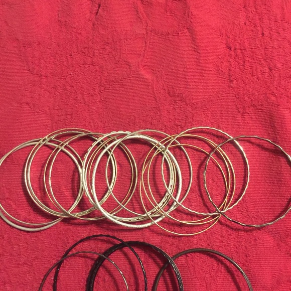 Bangles, bangles, bangles! - Picture 5 of 7